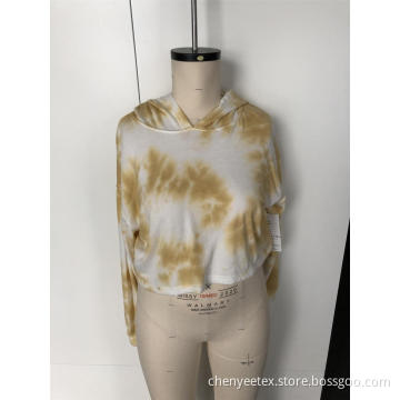 Stitching a tie-dye short blouse